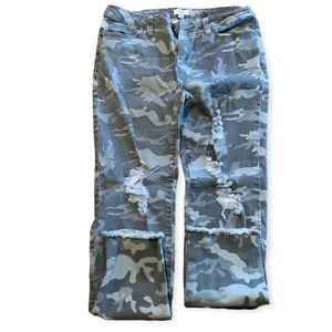 Earl stretchy large camo frayed jeans